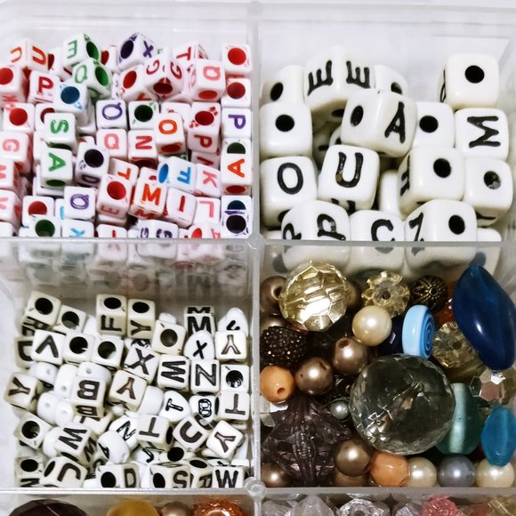 CRAFT Beads in Divided Tray Box W/Attached Lid - Picture 3 of 9